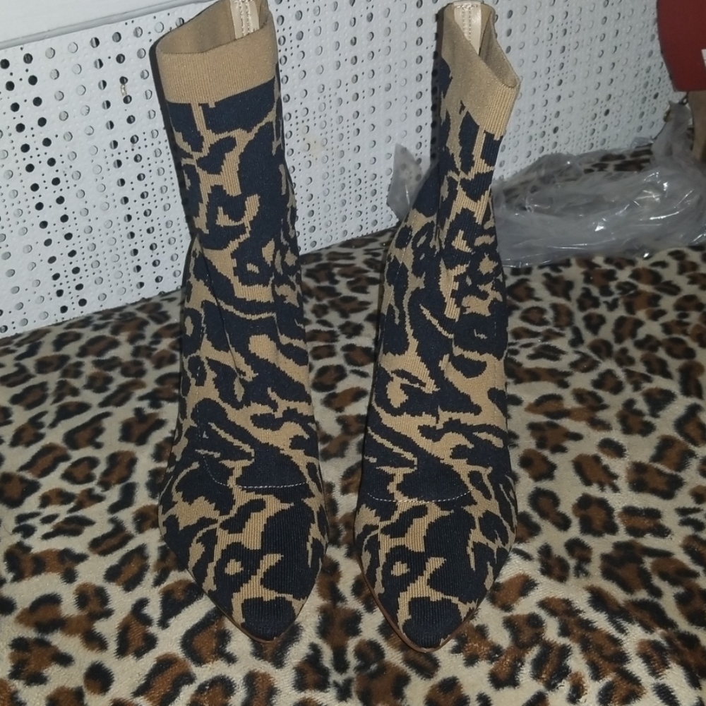 Leopard Knit Booties